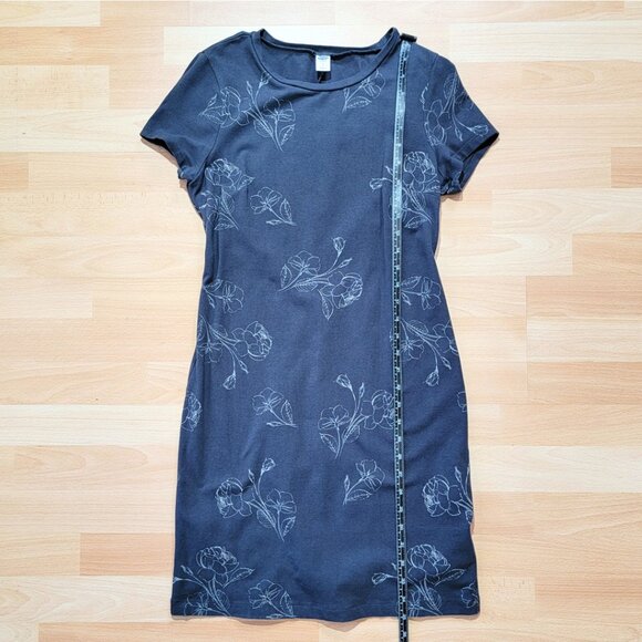Old Navy Short Sleeve Gray Floral Knit Tee Shirt Dress | Size: SP - Picture 3 of 14